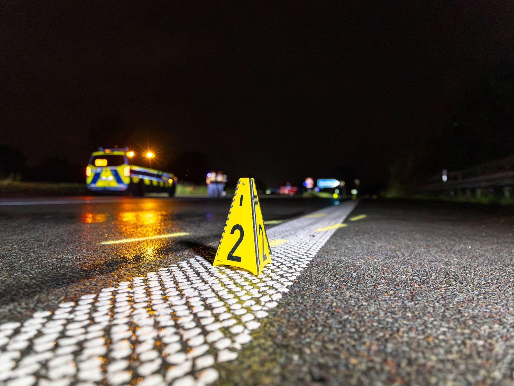 Bei einem Unfall auf der Autobahn 44 nahe dem Autobahnkreuz Werl sind vier Menschen schwer verletzt worden. (Symbolbild)