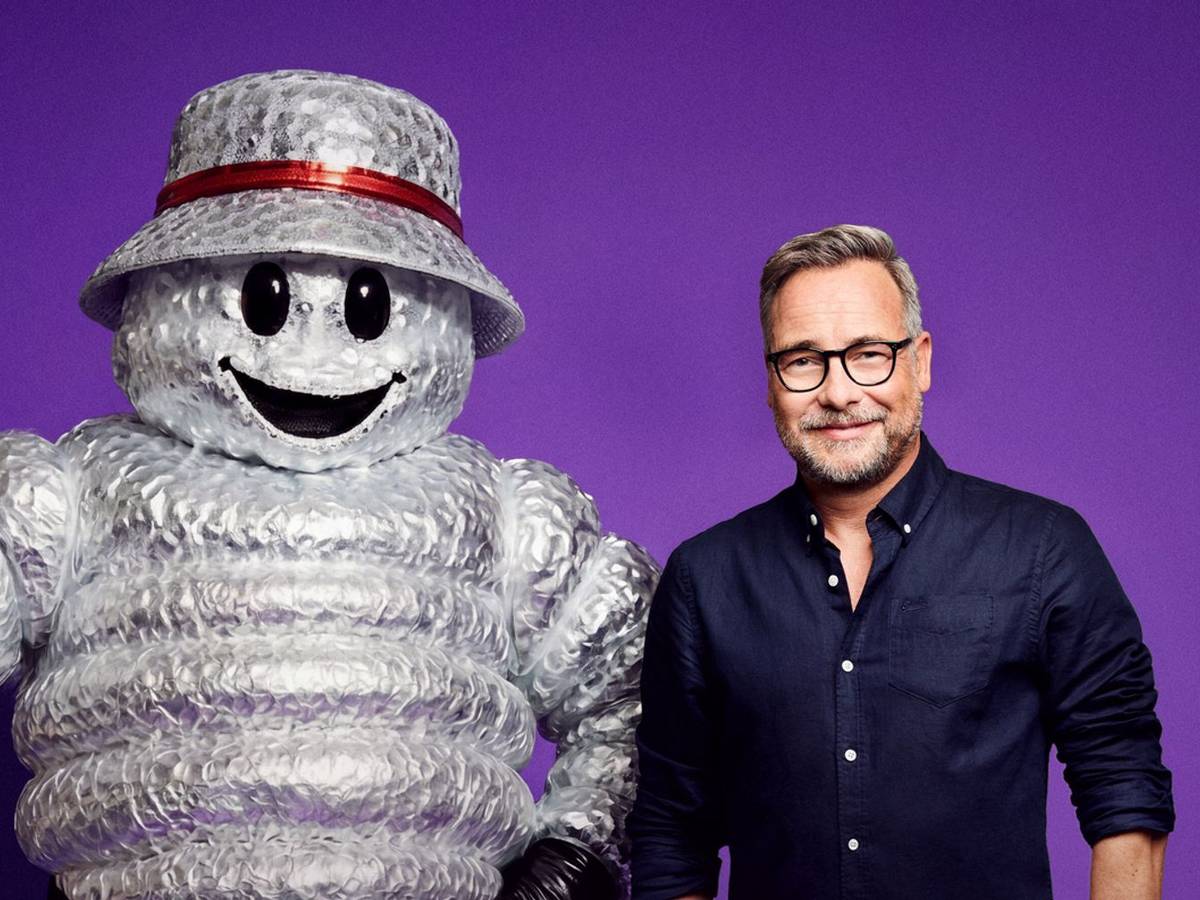 Matthias Opdenhövel wird auch durch die 13. Staffel von „The Masked Singer“ führen. (Bild: Joyn/Marc Rehbeck)