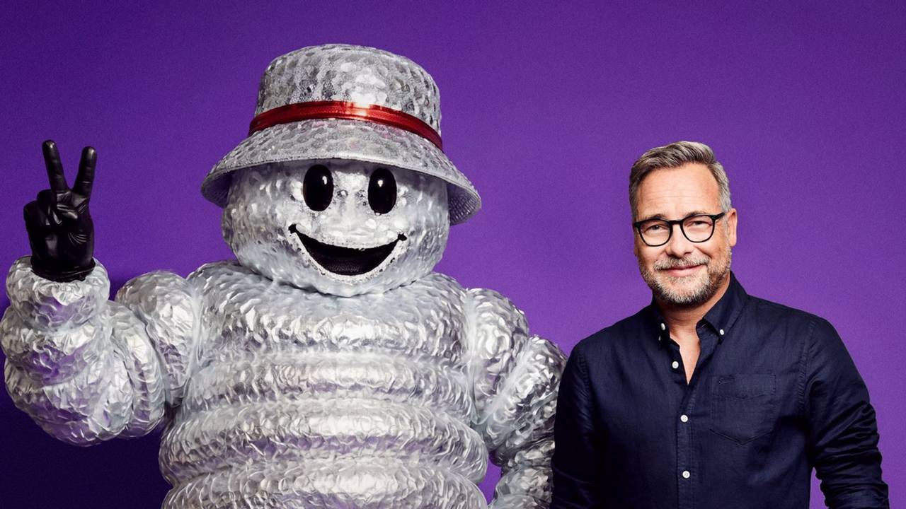Matthias Opdenhövel wird auch durch die 13. Staffel von „The Masked Singer“ führen. (Bild: Joyn/Marc Rehbeck)