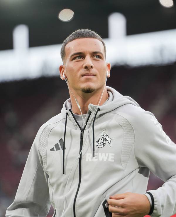 Vor dem Spiel des 1. FC Köln geht Said El Mala über den Platz.