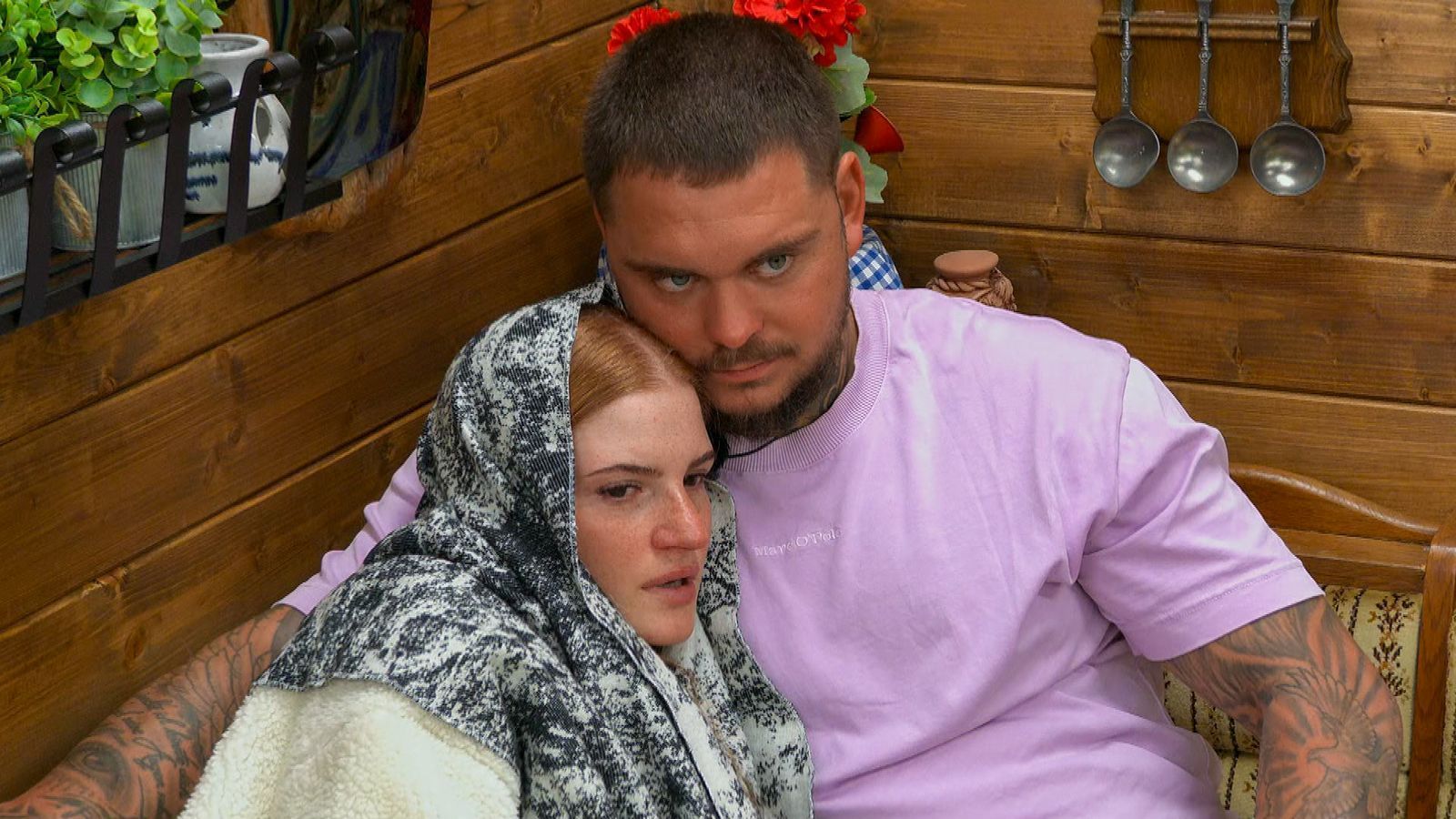 Laura und Nico berichten von Konflikten mit Nicos Vater Thorsten.  (Bild: RTL)