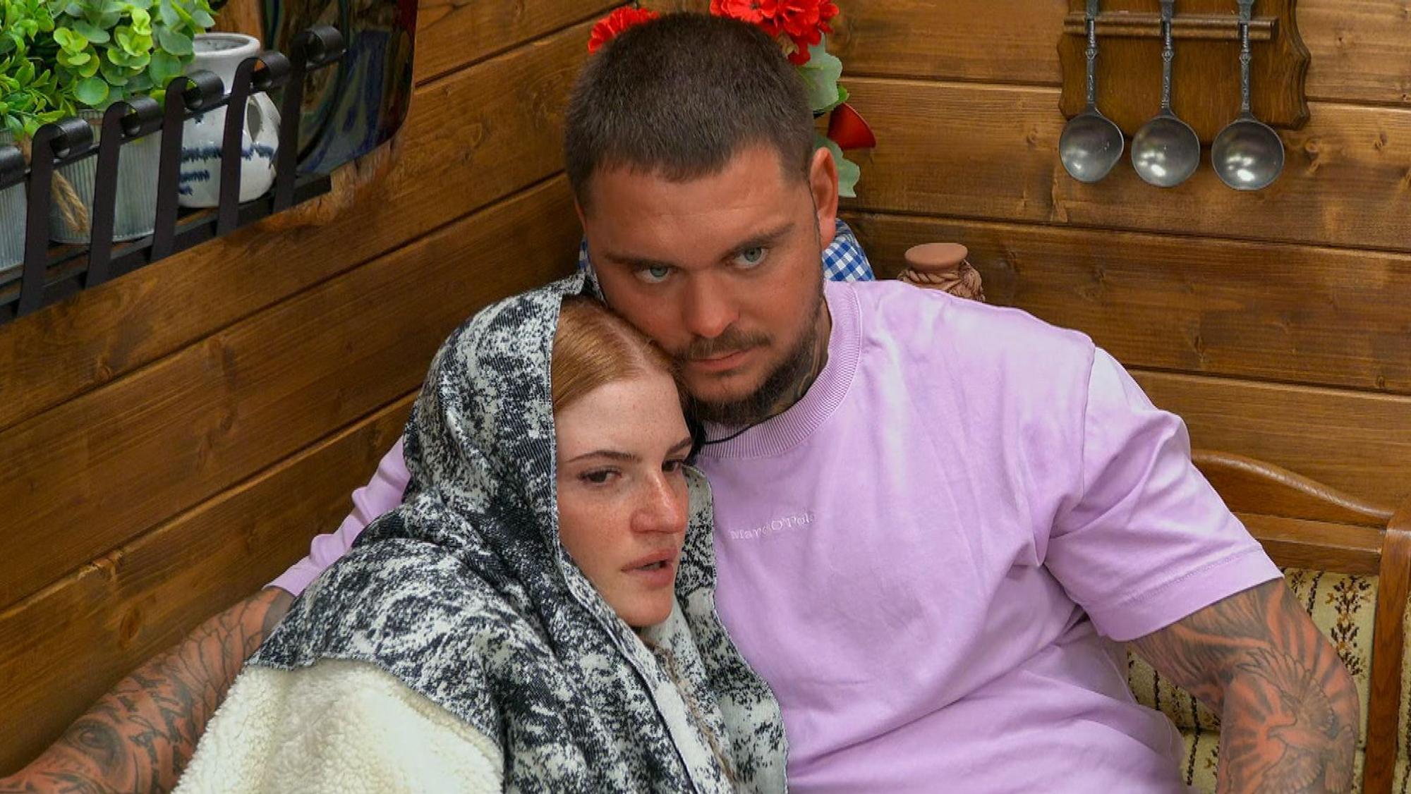 Laura und Nico berichten von Konflikten mit Nicos Vater Thorsten. (Bild: RTL)