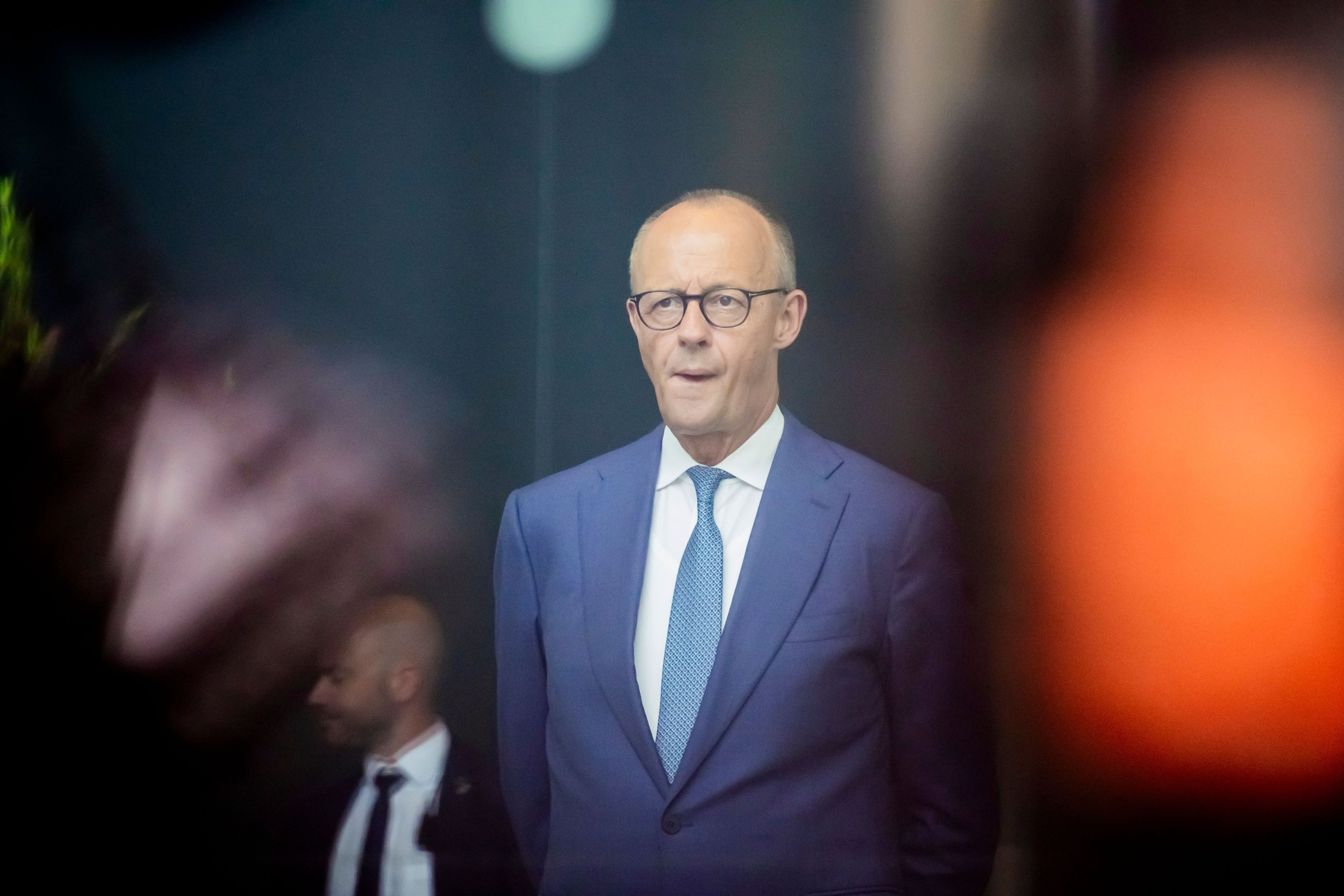 Bundeskanzler Friedrich Merz (CDU) wartet am 15. September auf Iraks Ministerpräsidenten, um diesen zu begrüßen.