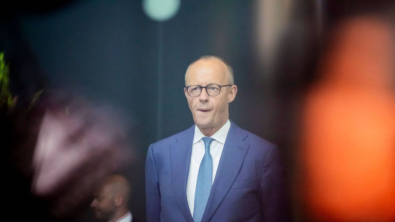 Bundeskanzler Friedrich Merz (CDU) wartet am 15. September auf Iraks Ministerpräsidenten, um diesen zu begrüßen.
