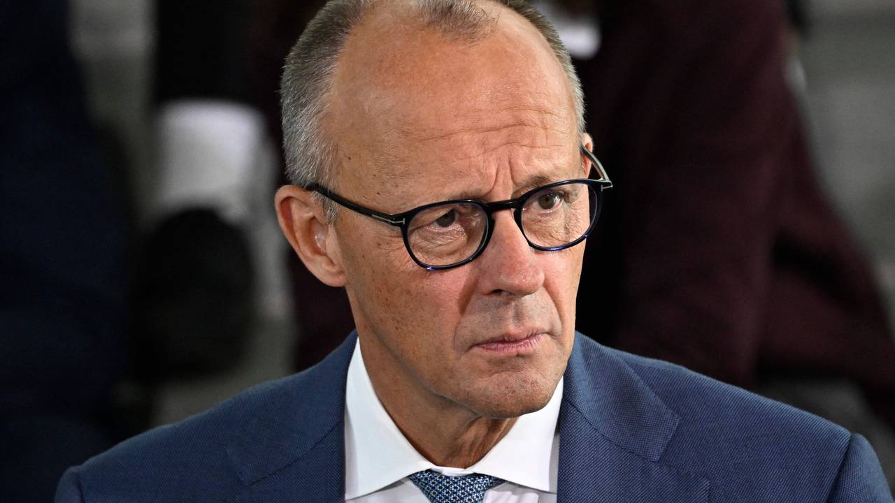 Wird er sich halten können? Kanzler Friedrich Merz am 15. September bei „Jugend forscht“ in Berlin.