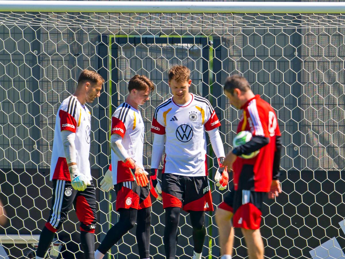 Die Torhüter der deutschen Nationalmannschaft Alexander Nübel, Oliver Baumann und Jonas Urbig beim Training.