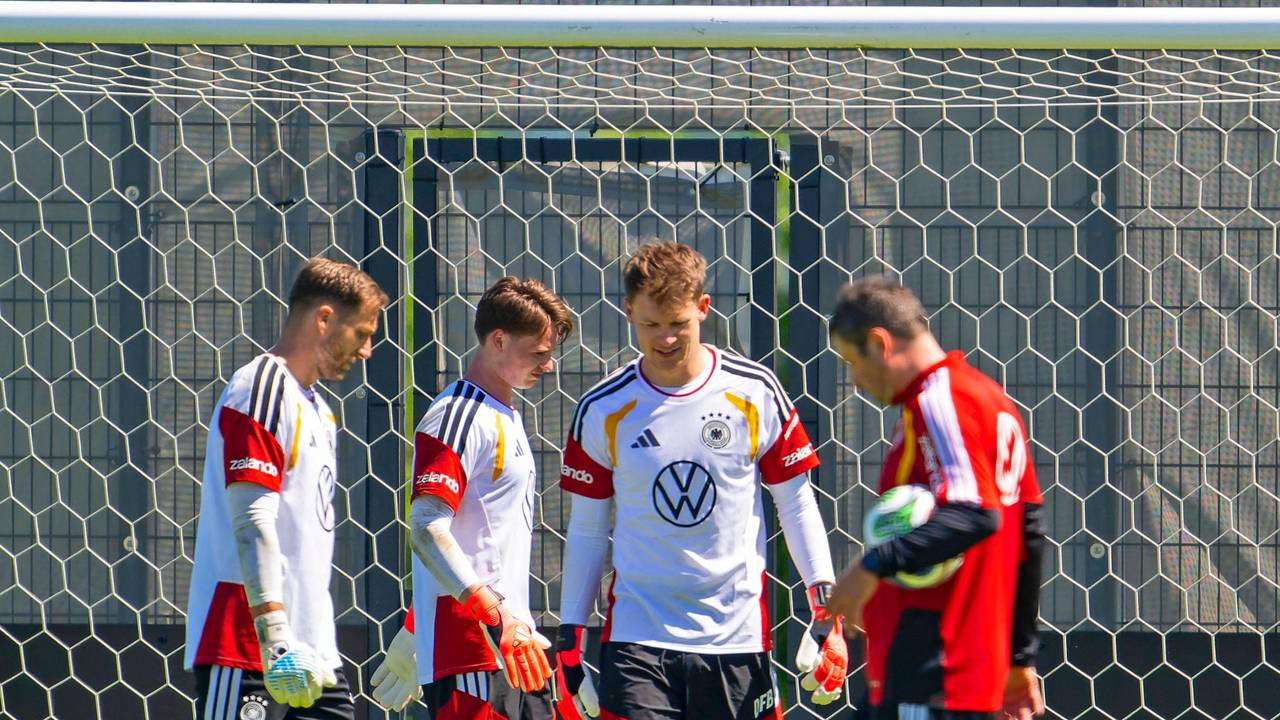 Die Torhüter der deutschen Nationalmannschaft Alexander Nübel, Oliver Baumann und Jonas Urbig beim Training.