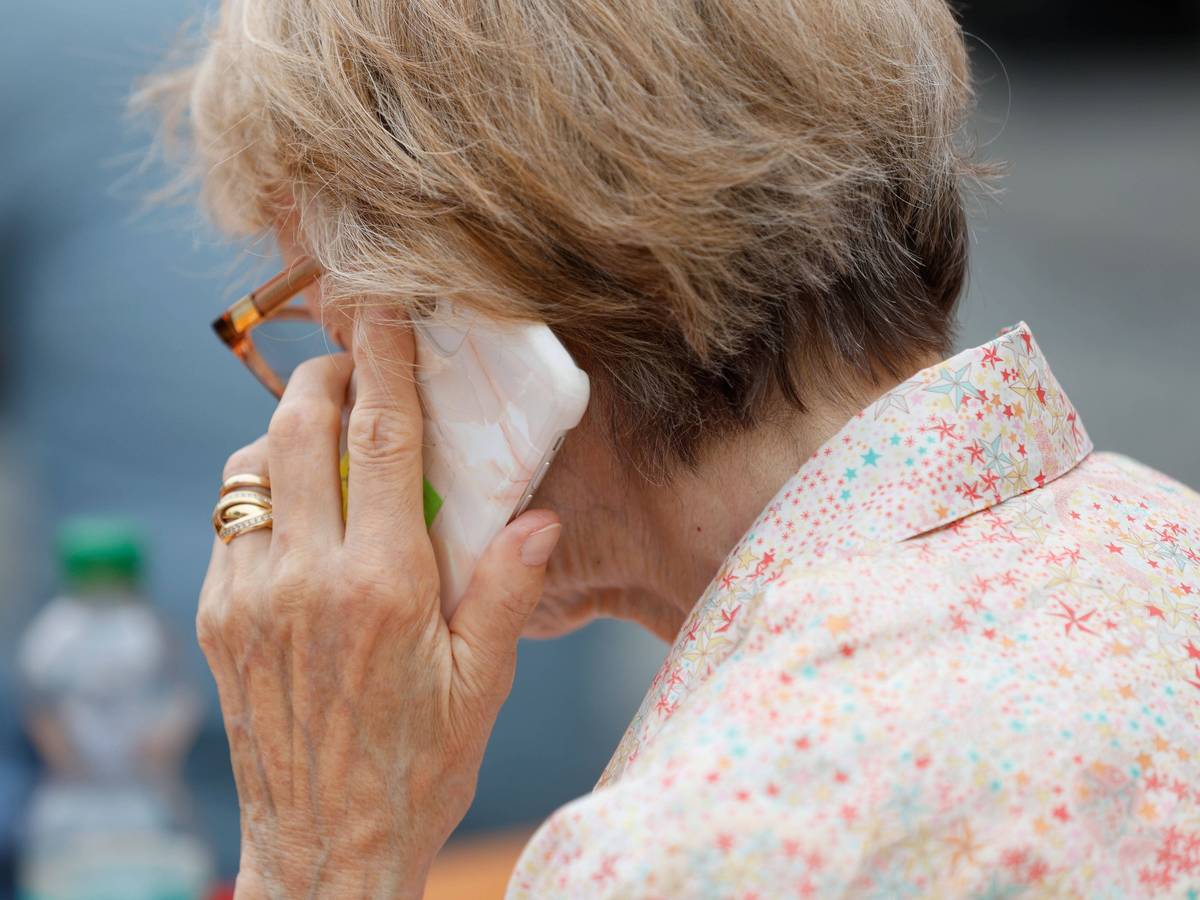 Eine 94-jährige Seniorin wäre fast auf einen Schockanruf hereingefallen (Symbolfoto).