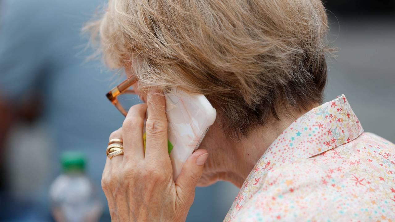 Eine 94-jährige Seniorin wäre fast auf einen Schockanruf hereingefallen (Symbolfoto).