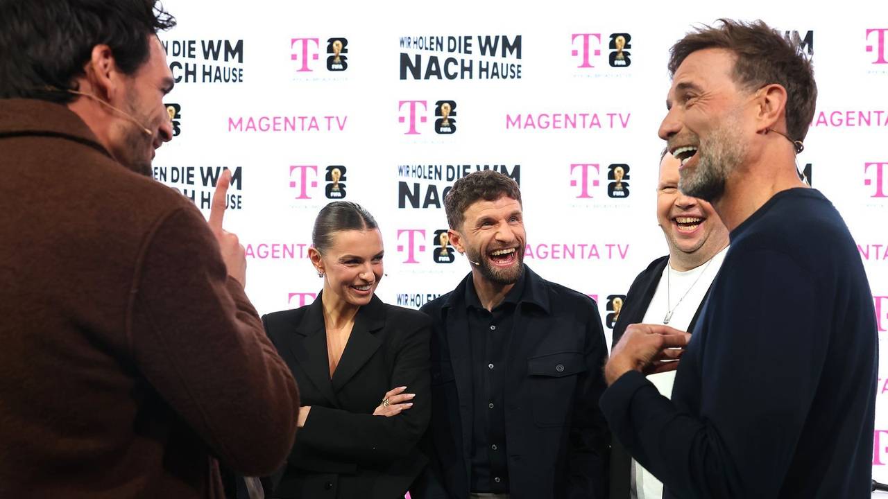 Bei der Fußball-WM waren sie für Magenta TV im Einsatz, von links: Mats Hummels, Laura Wontorra, Thomas Müller, Wolff-Christoph Fuss und Jürgen Klopp. (Bild: 2026 Getty Images/Alexander Hassenstein)