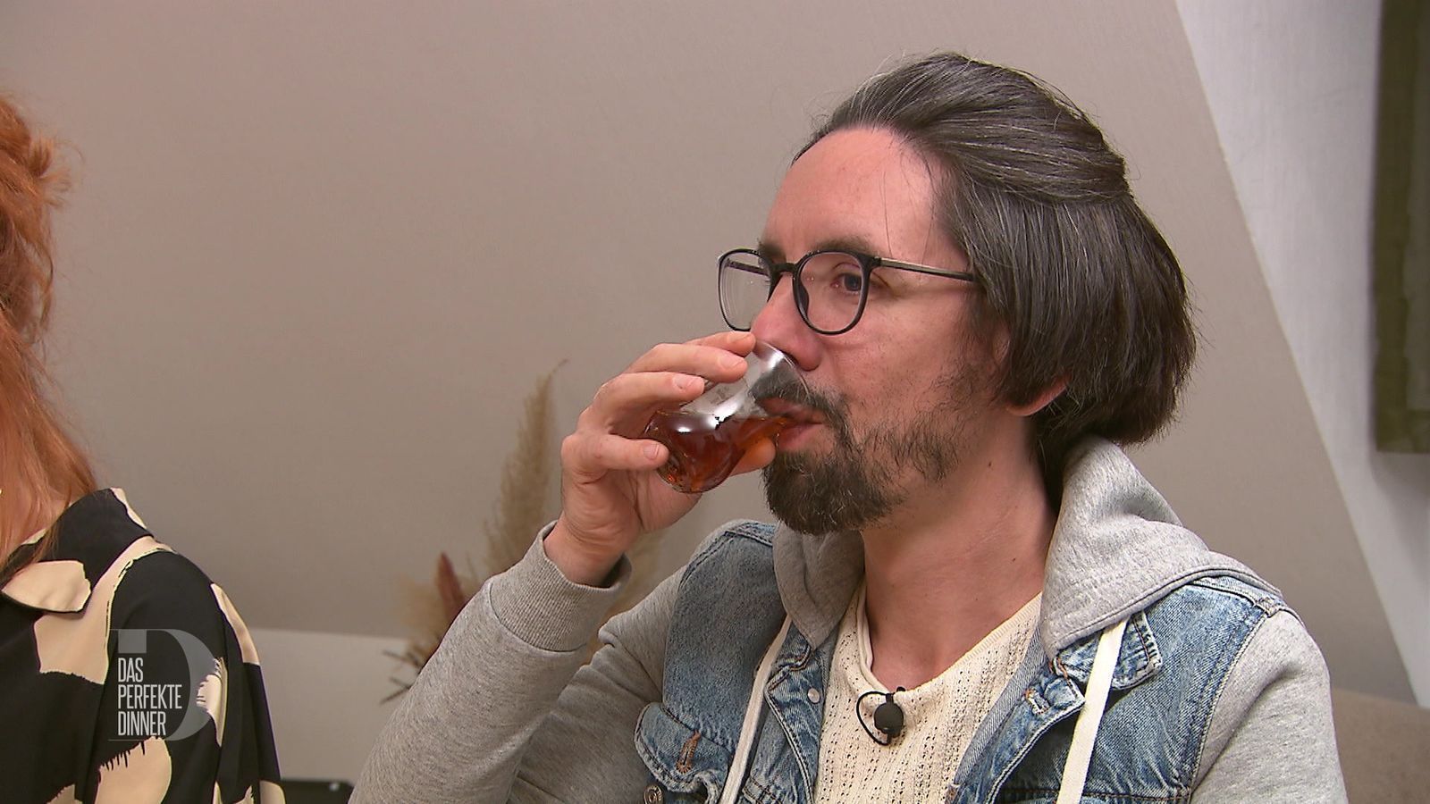 Zum Abschluss genießt Basti einen türkischen Tee. (Bild: RTL)