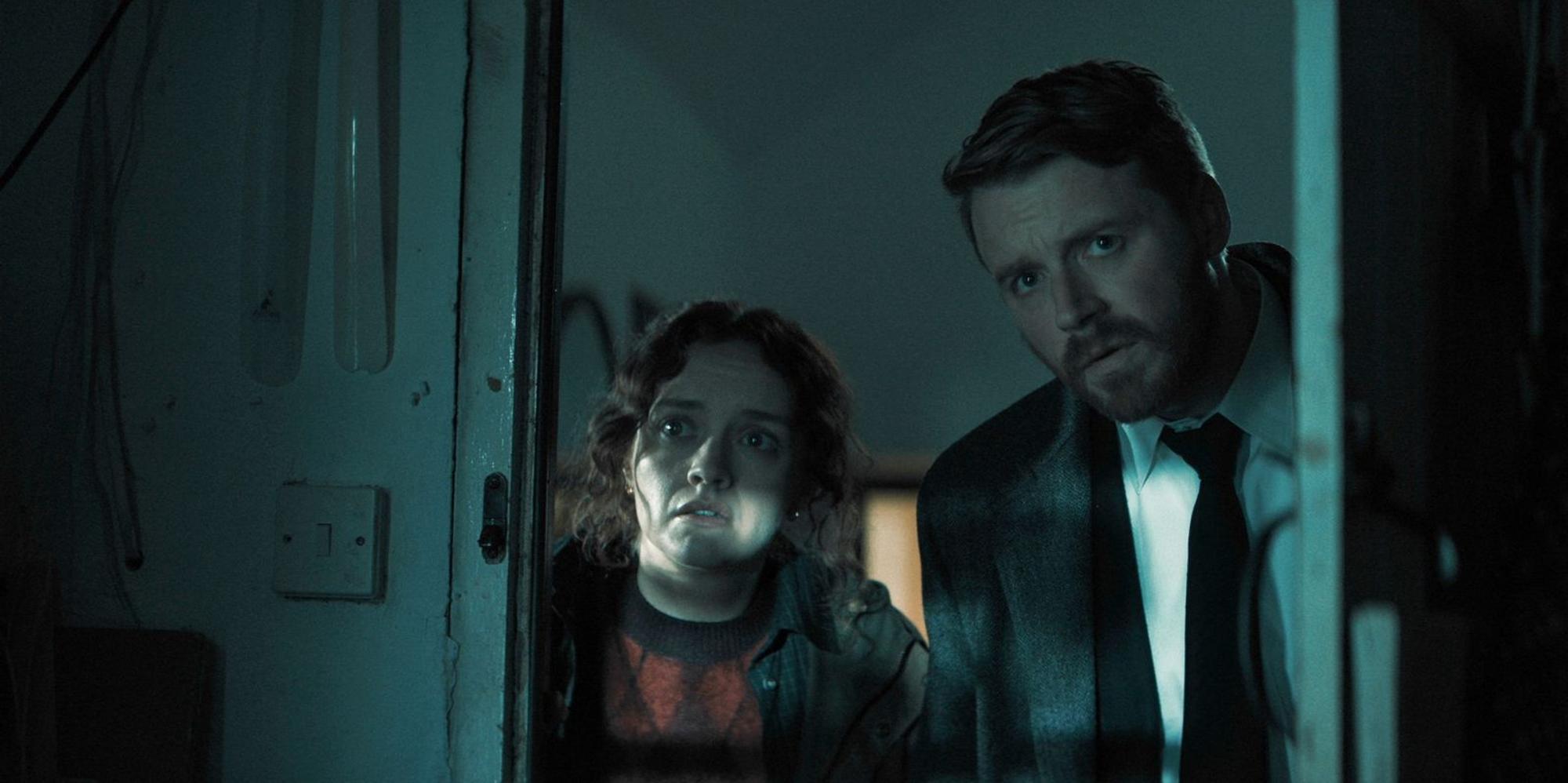 Dass seine Kollegin Sid (Olivia Cooke) wieder auftaucht, haut River Cartwright (Jack Lowden) von den Socken. Aber erstmal müssen gemeinsam einem Killerpärchen entkommen. (Bild: © Apple TV)
