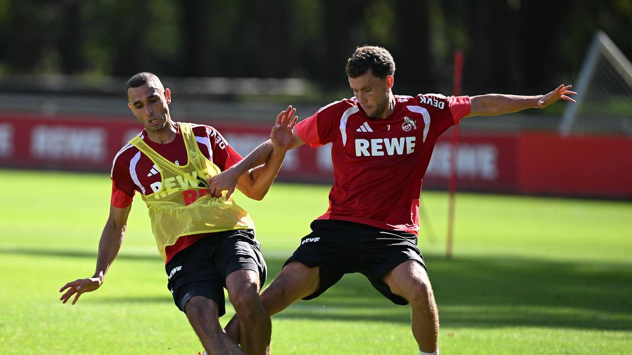 Luca Waldschmidt im Zweikampf mit Ellyes Skhiri.