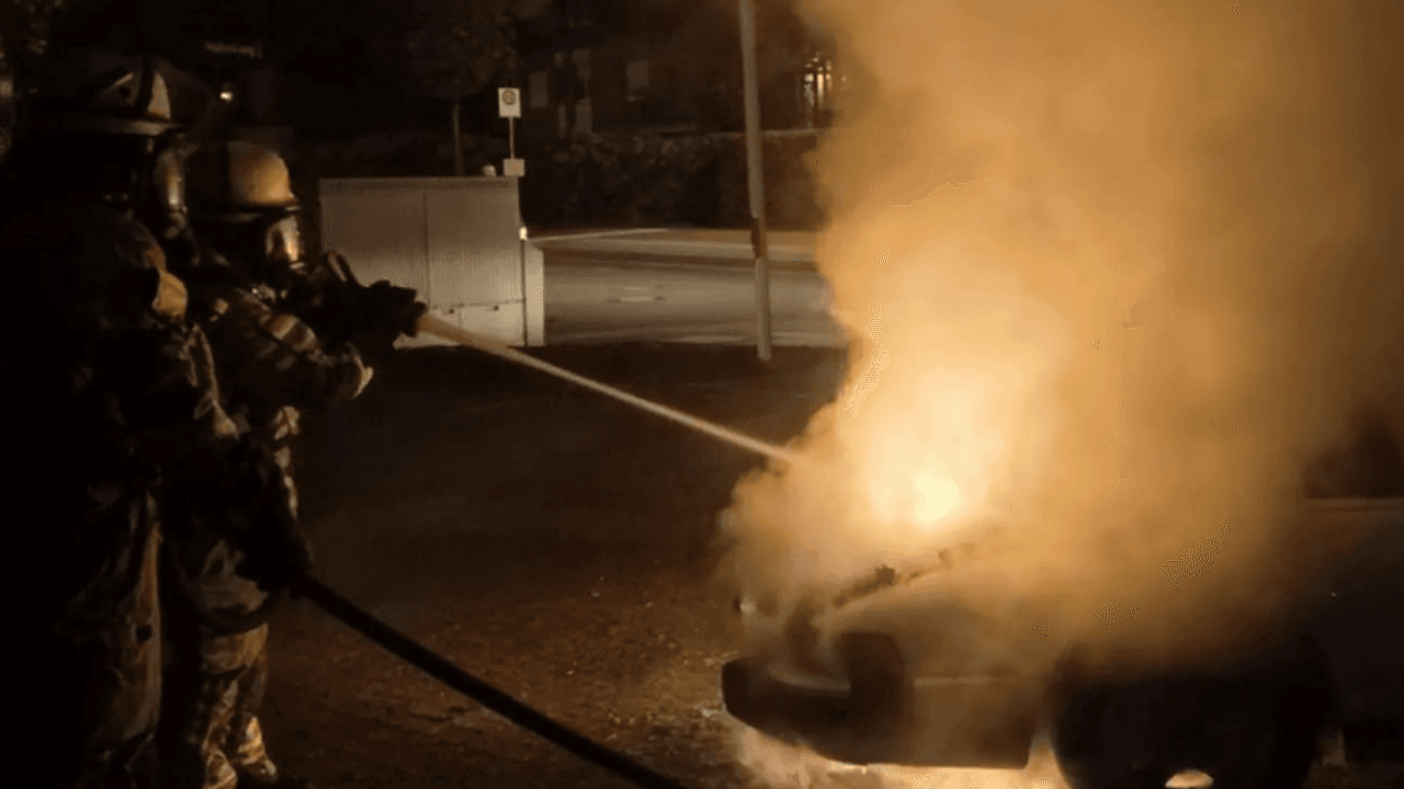 Ein seltener Porsche 911 Targa ging in Kleve in Flammen auf.