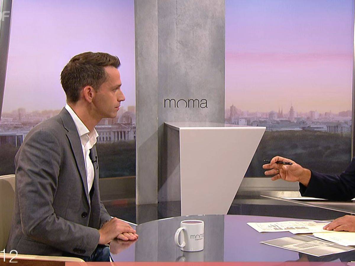 Moderator Mitri Sirin (rechts) kritisiert Grünen-Politiker Andreas Audretsch im ZDF-“Morgenmagazin“. (Bild: ZDF)