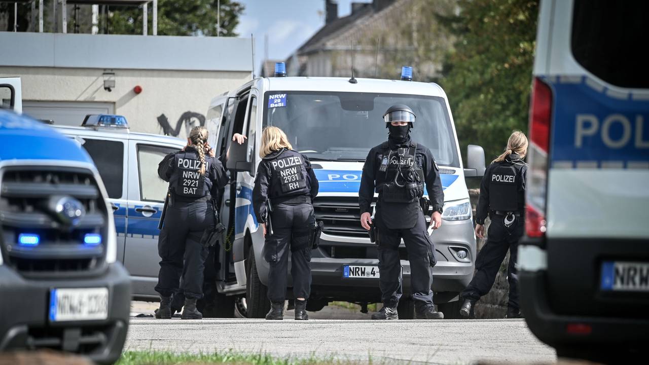 Wegen einer möglichen Bedrohungslage war die Polizei an einem Berufskolleg in Velbert im Einsatz.