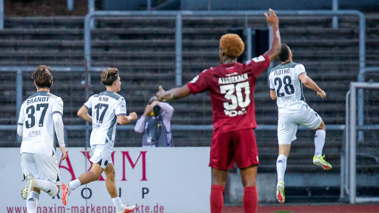 Moritz Flotho bejubelt seinen Treffer zum 2:0.