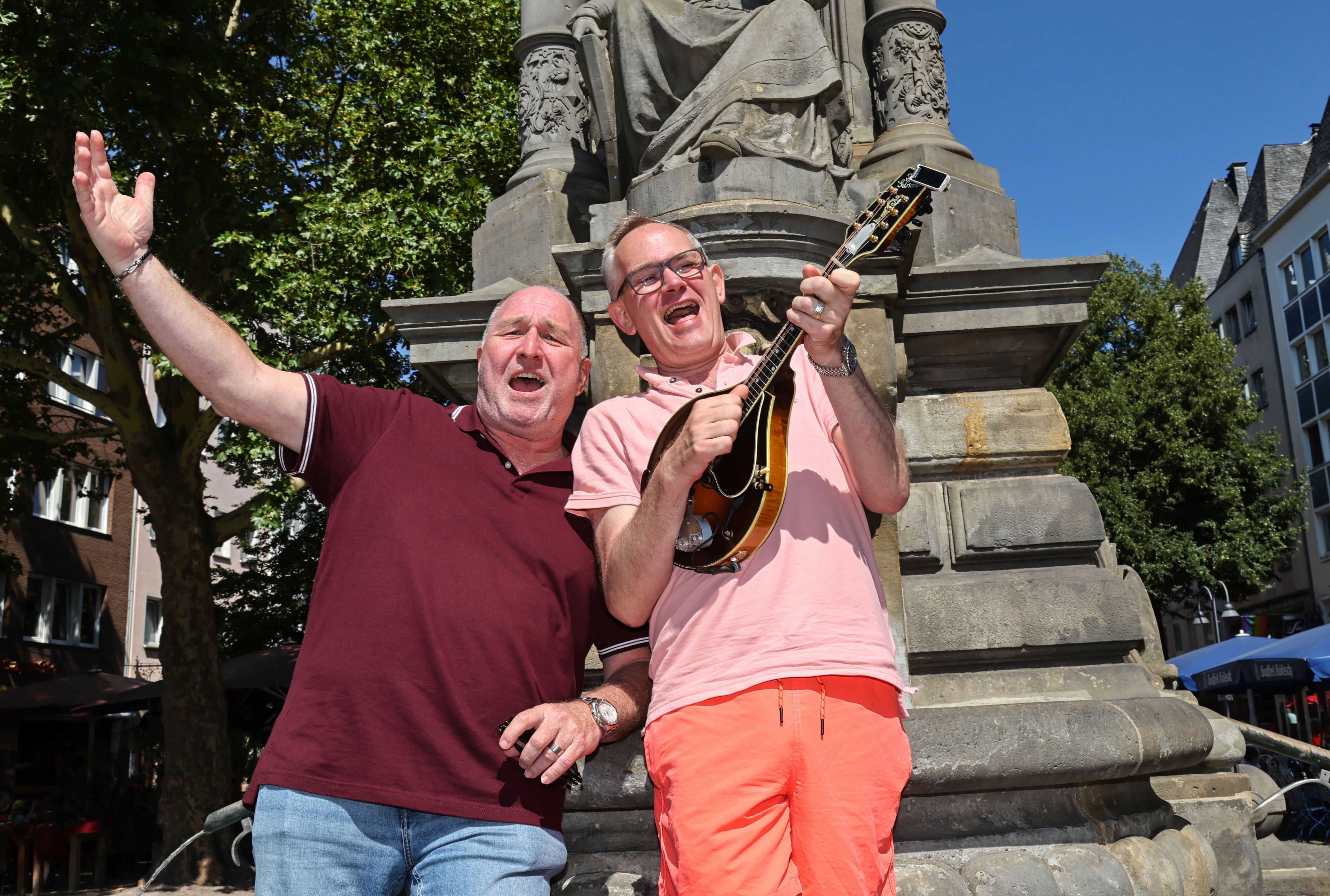 Ralf Schlegelmilch mit JP Weber in der Altstadt.