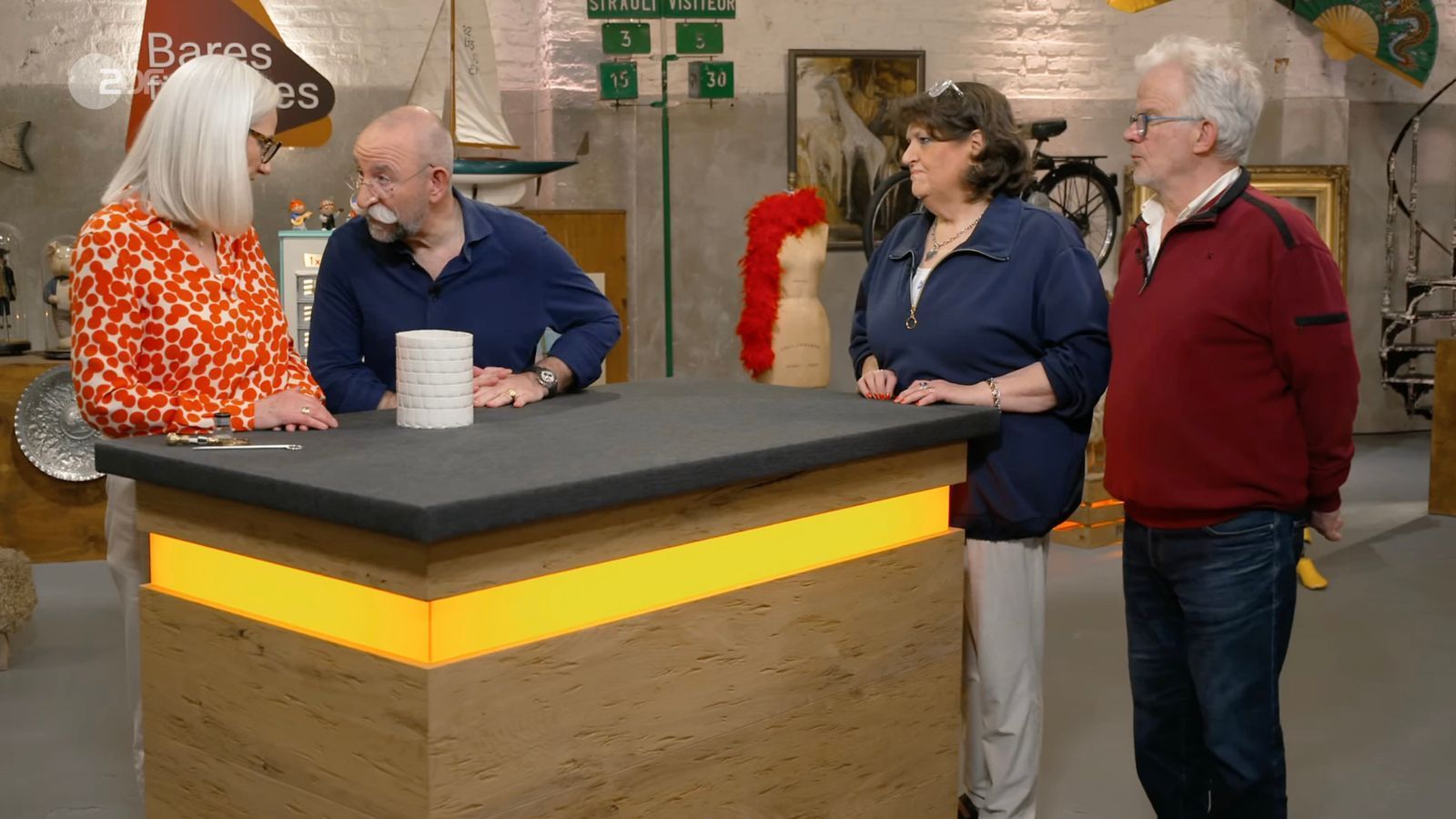 Horst Lichter konnte die Höhe der Schätzung in der Mittwochsausgabe der ZDF-Trödelshow „Bares für Rares“ kaum glauben.  (Bild: ZDF)