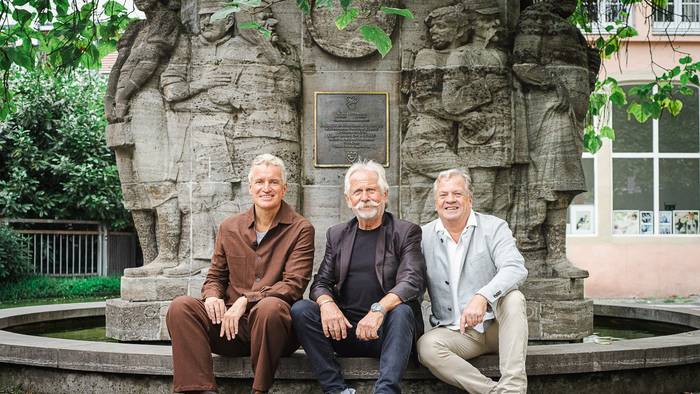 Frank Blase, Henning Krautmacher und Marc Schneider vor dem Ostermann-Brunnen.