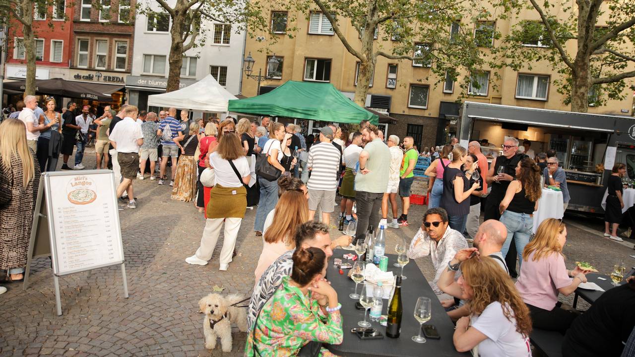 Der „Markt Treff“ auf dem Rudolfplatz Ende August. Der Markt muss seinen Betrieb einstellen.