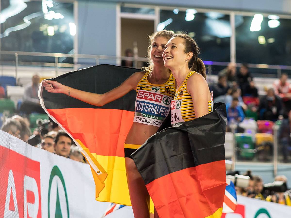 Konstanze Klosterhalfen gemeinsam mit Hanna Klein nach der EM 2023.