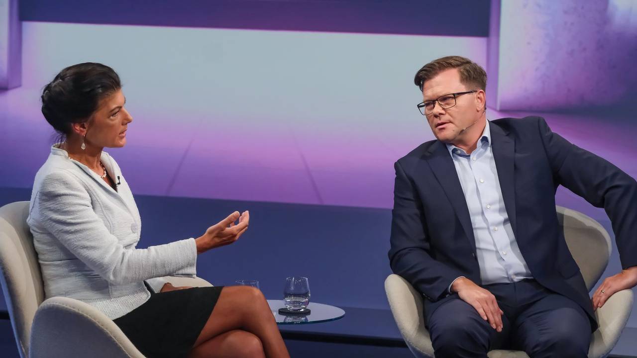 Sahra Wagenknecht und Carsten Schneider stritten bei „Maischberger“ über die Deutung des Wahlergebnisses von Sachsen-Anhalt. (Bild: WDR / Oliver Ziebe)