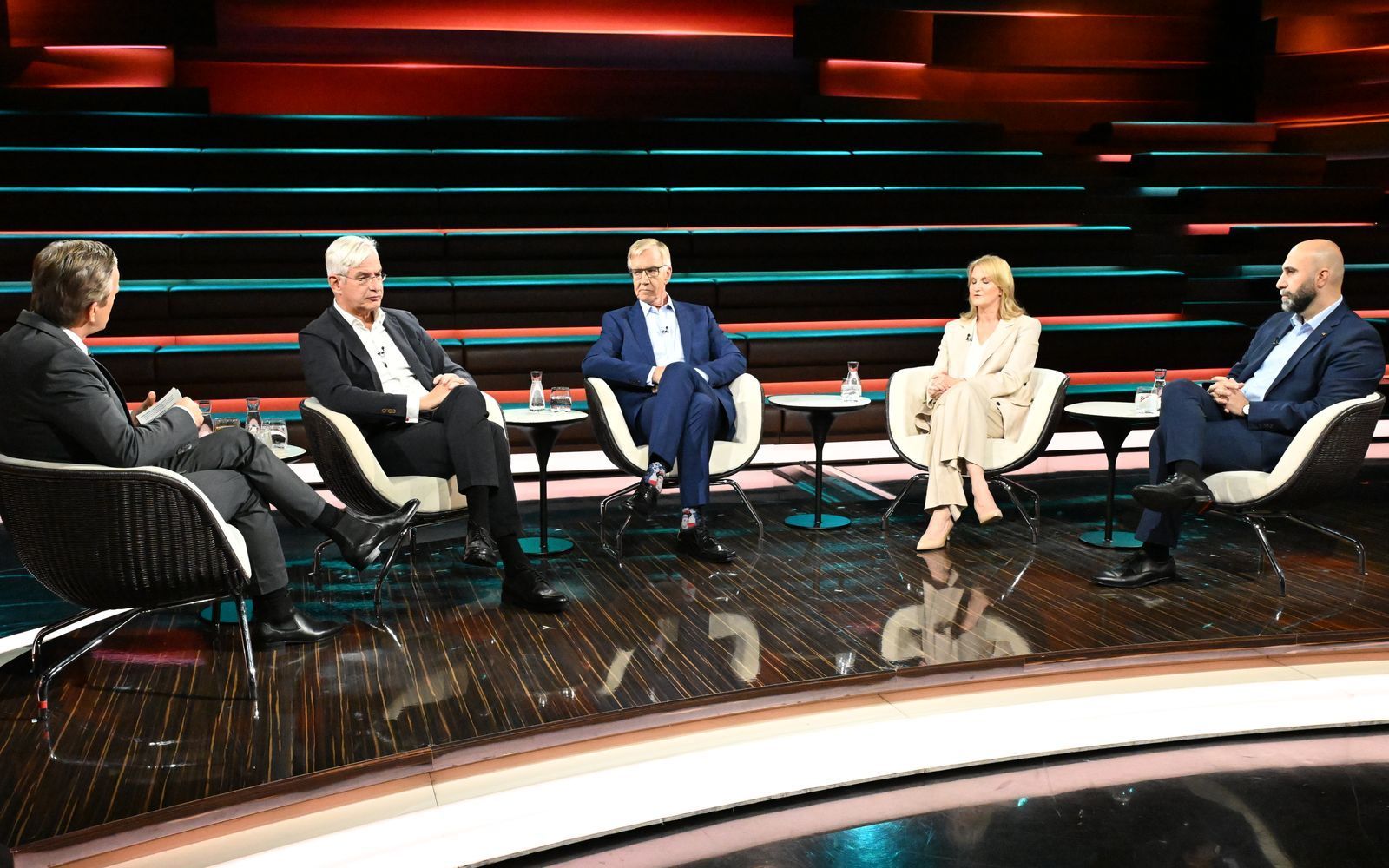 Die Diskussionsrunde bei „Markus Lanz“ blickt am Mittwochabend mit Sorge auf die kriselnde Regierung um Bundeskanzler Friedrich Merz. (Bild: ZDF / Cornelia Lehmann)