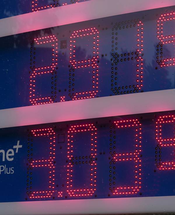 16.09.2026, Bayern, München: Preise an einer Autobahntankstelle an der A100 Ausfahrt Nikolassee in Berlin (zu dpa: «Spritpreisrekorde: Jetzt ist auch Diesel teuer wie nie zuvor») Foto: Sven Kaeuler/dpa +++ dpa-Bildfunk +++