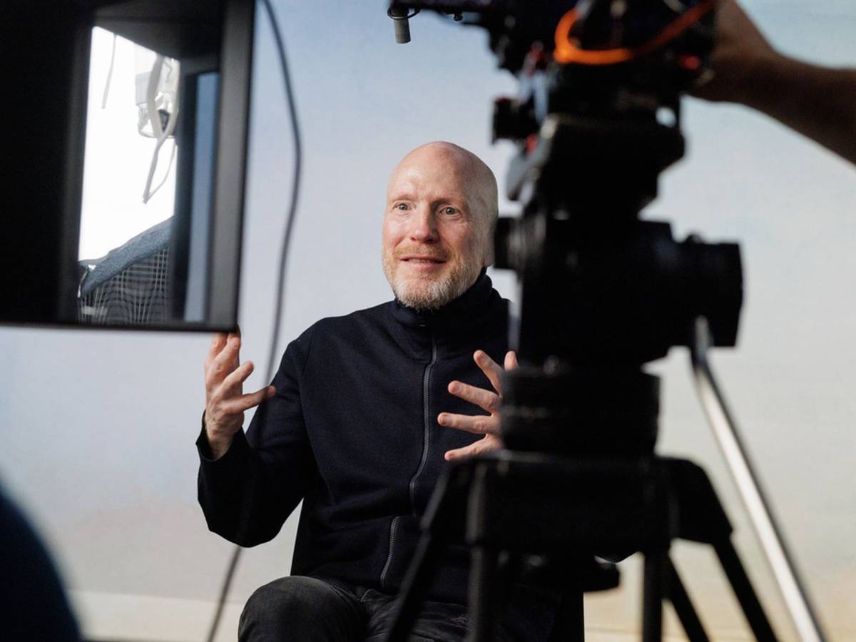 Matthias Sammer steht im Film zu seiner DDR-Vergangenheit. (Bild: ZDF / Thomas Dashuber)
