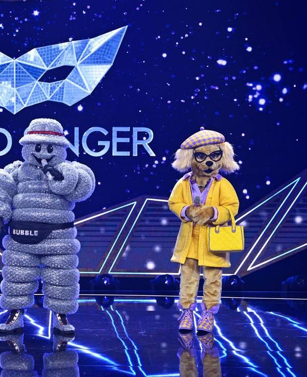 Kurzes Vergnügen: Bubble und Emily Wau (rechts) mussten „The Masked Singer“ gleich in der ersten Show verlassen - und sorgten bei der Demaskierung für erstaunte Gesichter. (Bild: Joyn/Willi Weber)