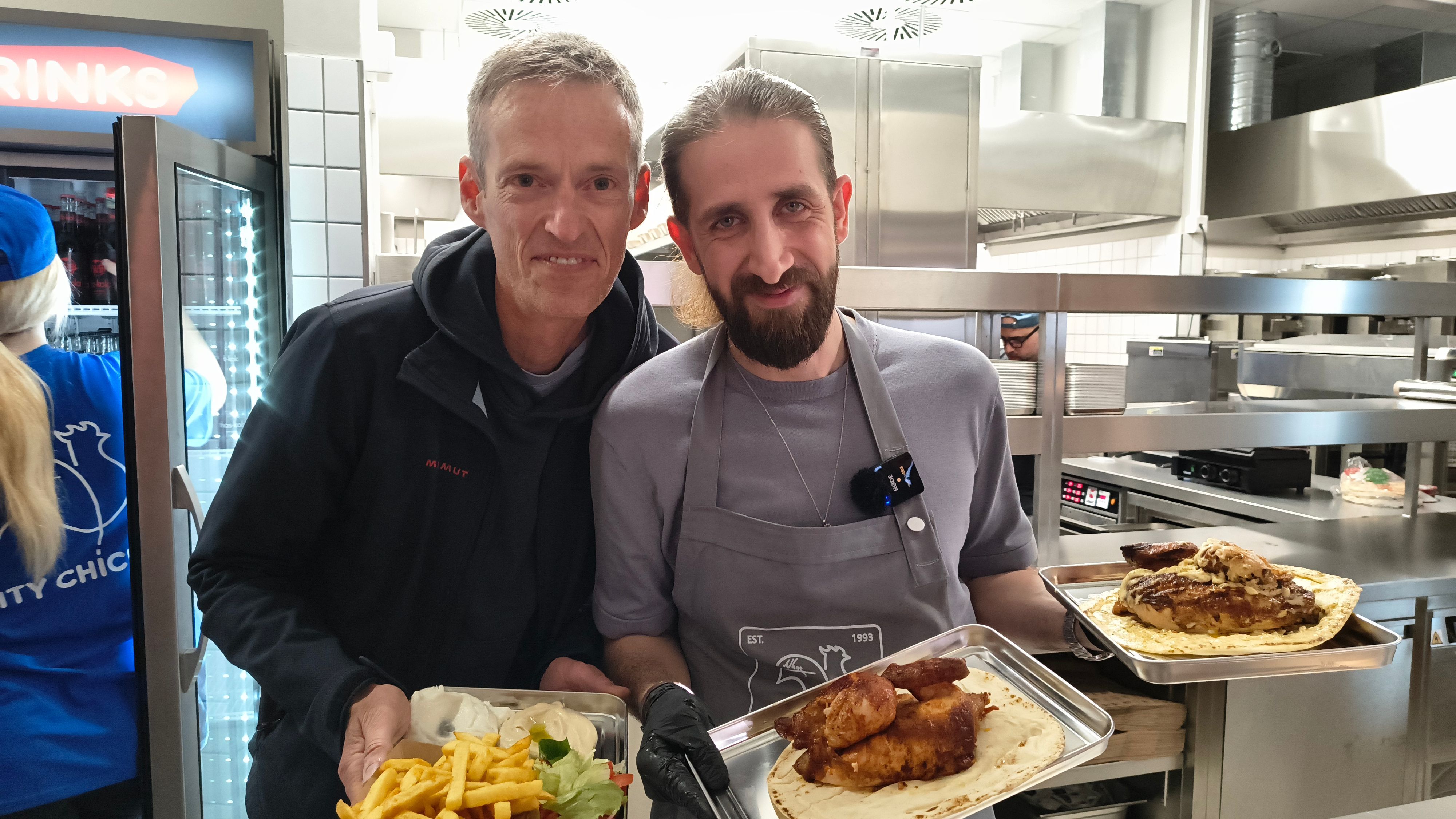 Nhas City Chicken in Köln: Beim Pre-Opening testete Redakteur Matthias Trzeciak das Hähnchen Spezial von Omar Nhas.