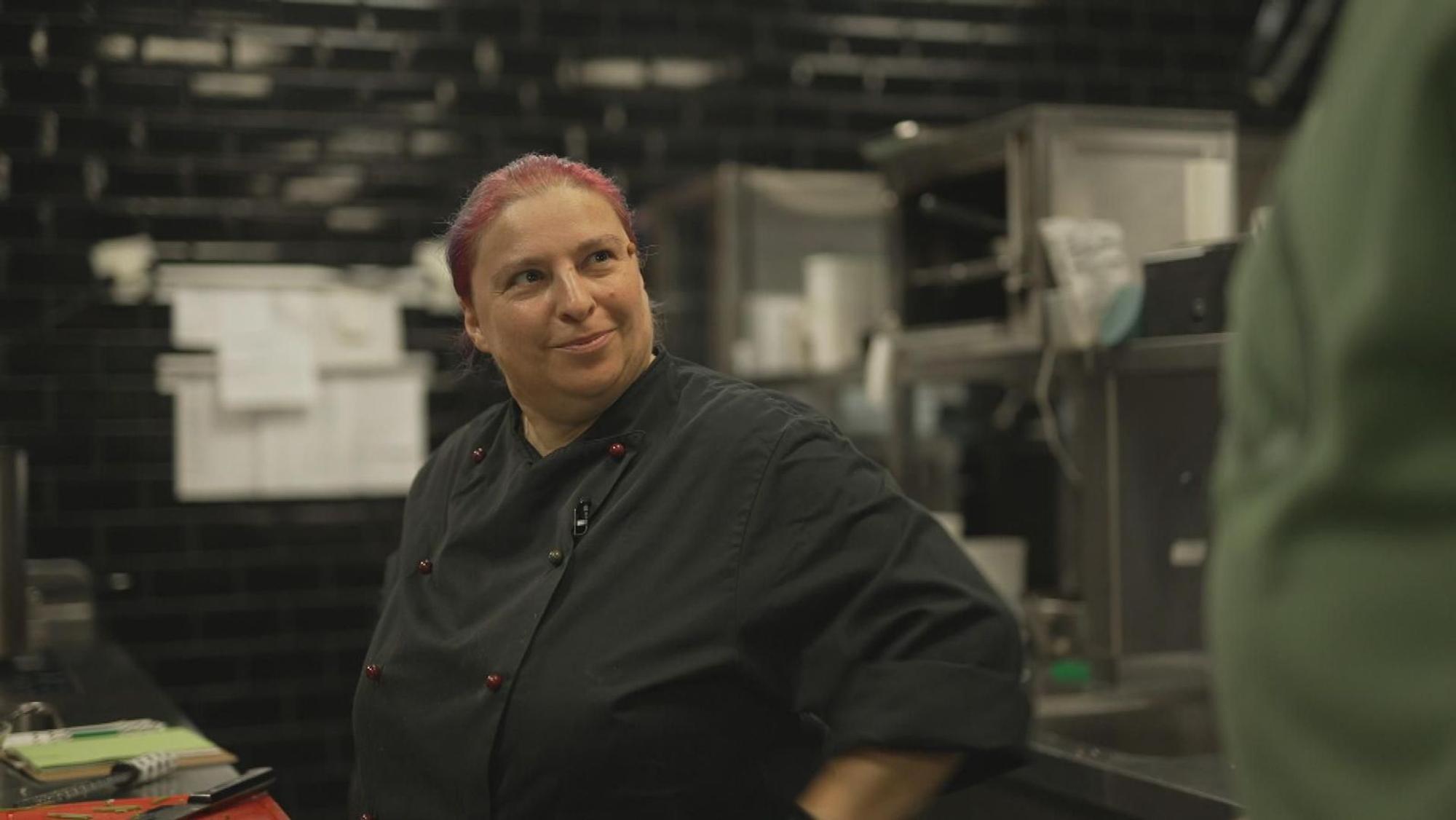 Küchenchefin Jana (51) starb kurz nach Ende der „Rosins Restaurants“-Dreharbeiten. (Bild: Joyn)
