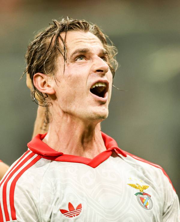 Jakub Kaminski jubelt nach einem Tor