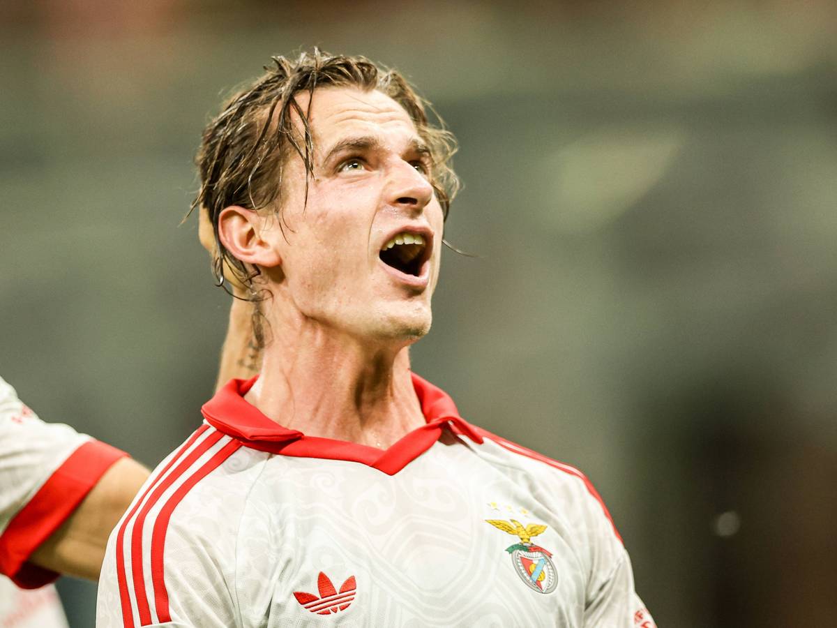 Jakub Kaminski jubelt nach einem Tor