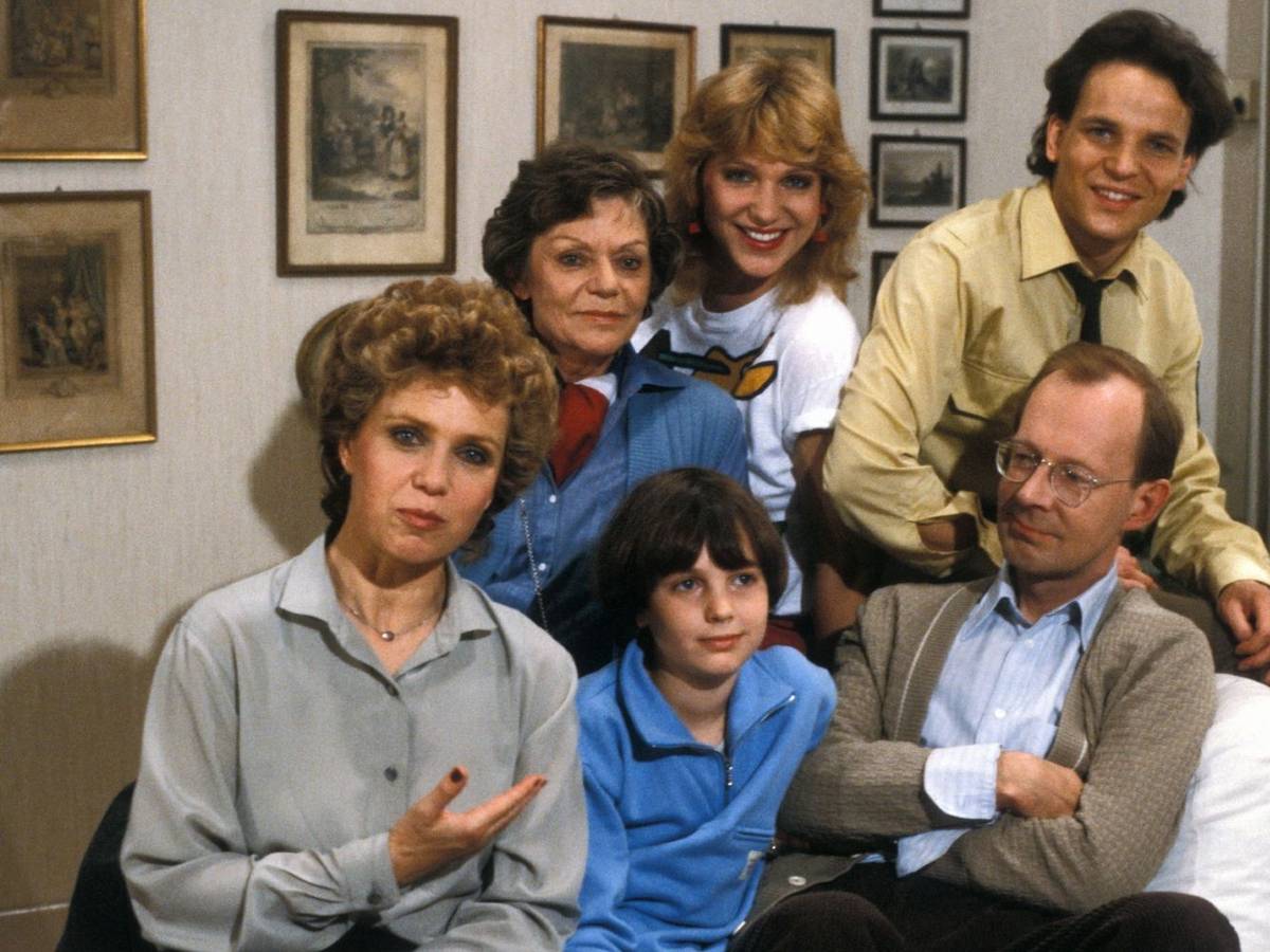 Sie waren die wohl beliebteste Fernsehfamilie der 80er- und 90er-Jahre: Bis zu 27 Millionen TV-Zuschauer schalteten ein, wenn „Diese Drombuschs“ im ZDF lief. (Bild: 1983 Getty Images/Peter Bischoff)