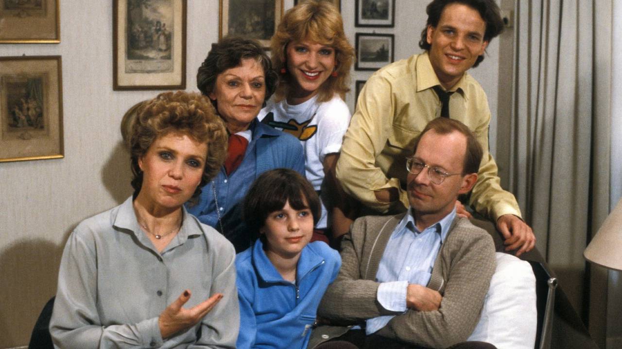 Sie waren die wohl beliebteste Fernsehfamilie der 80er- und 90er-Jahre: Bis zu 27 Millionen TV-Zuschauer schalteten ein, wenn „Diese Drombuschs“ im ZDF lief. (Bild: 1983 Getty Images/Peter Bischoff)