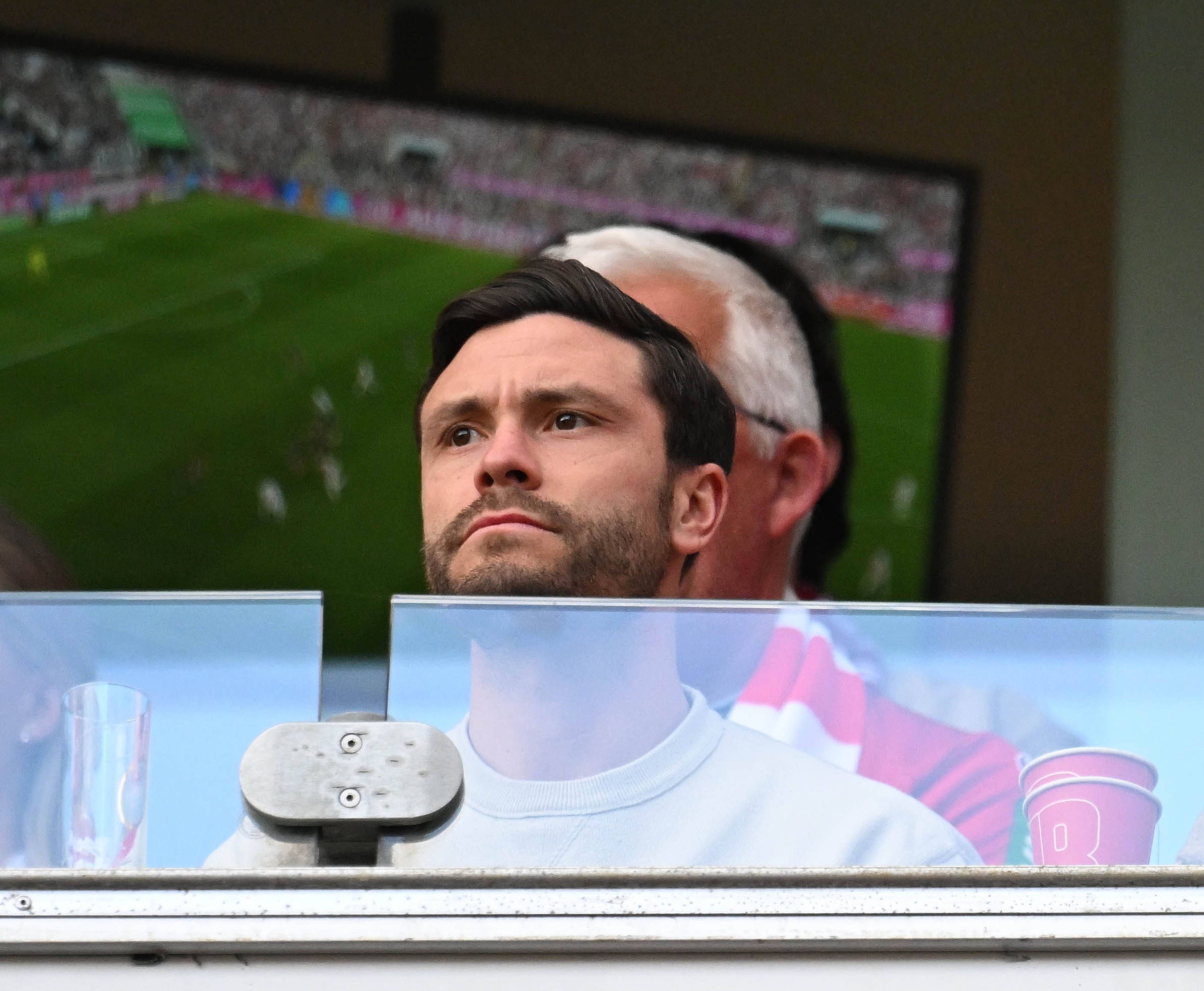 Jonas Hector in einer Loge im FC-Stadion.