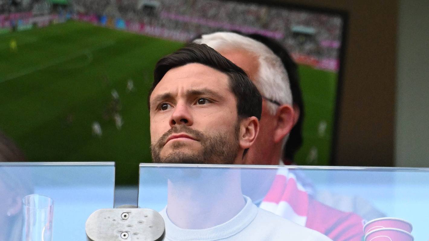 Jonas Hector auf der Tribüne im Rhein-Energie-Stadion