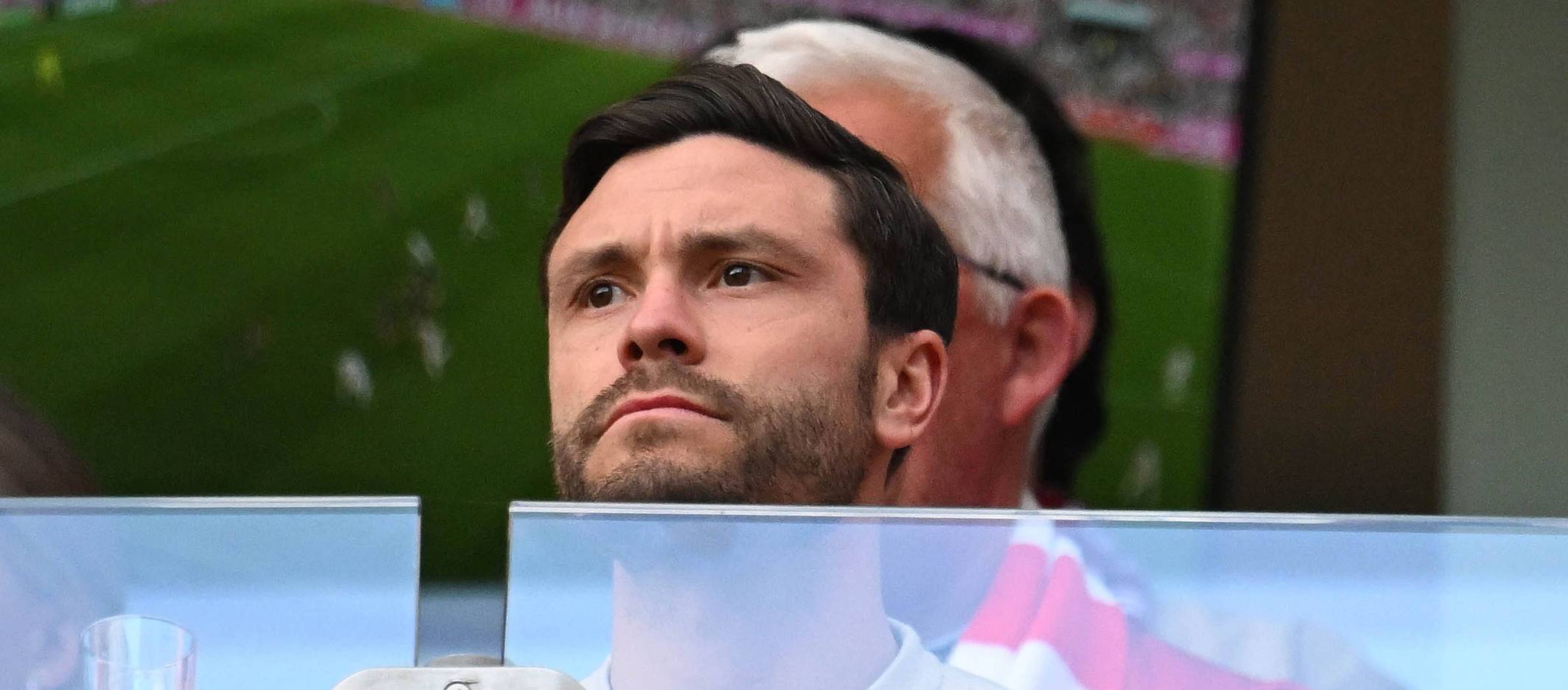 Jonas Hector auf der Tribüne im Rhein-Energie-Stadion