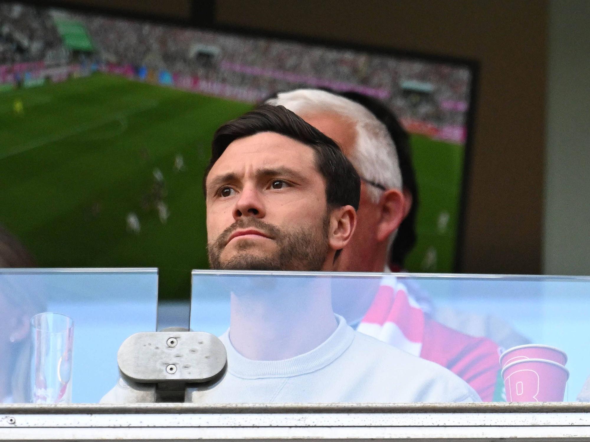Jonas Hector auf der Tribüne im Rhein-Energie-Stadion