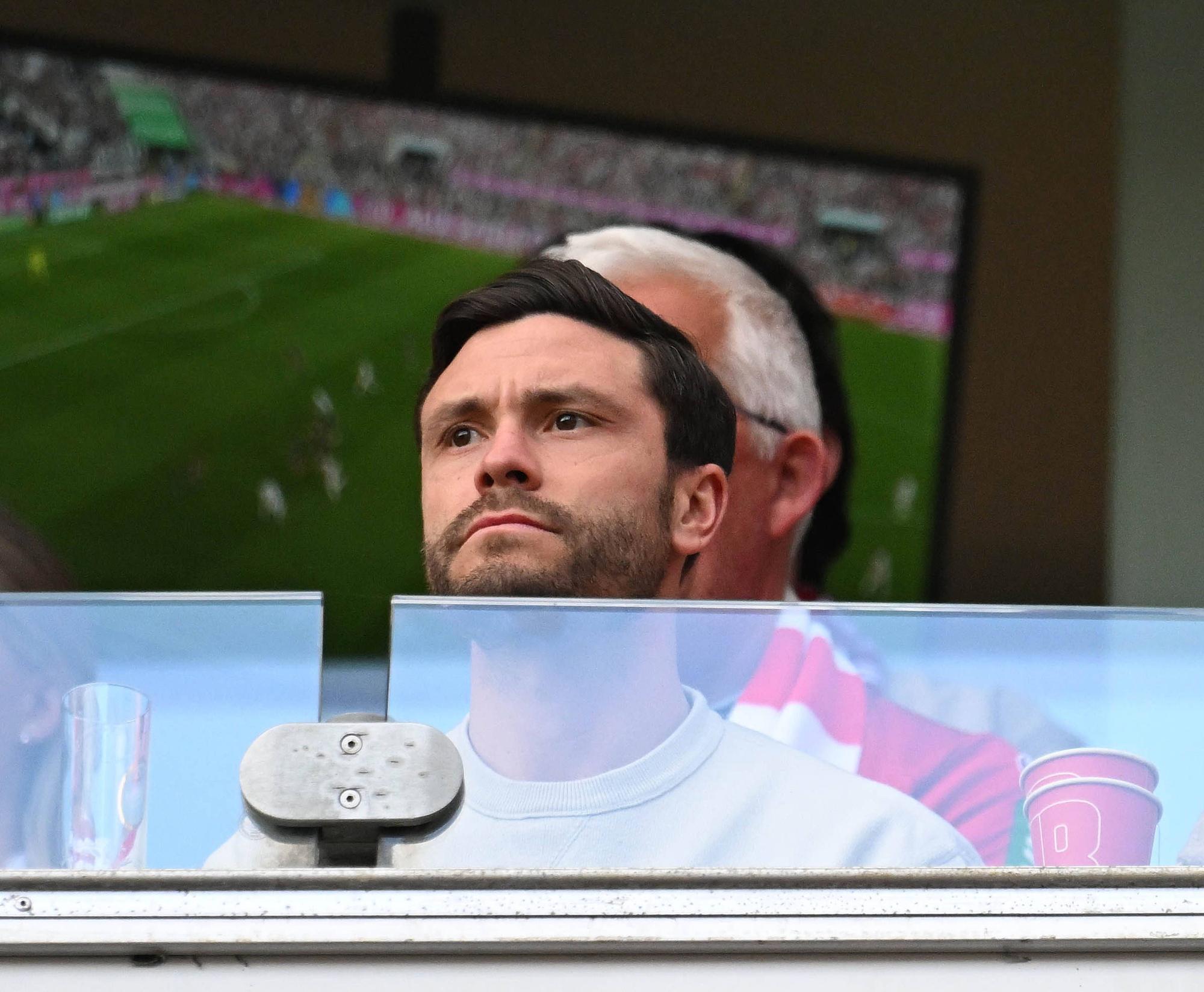 Jonas Hector in einer Loge im FC-Stadion.