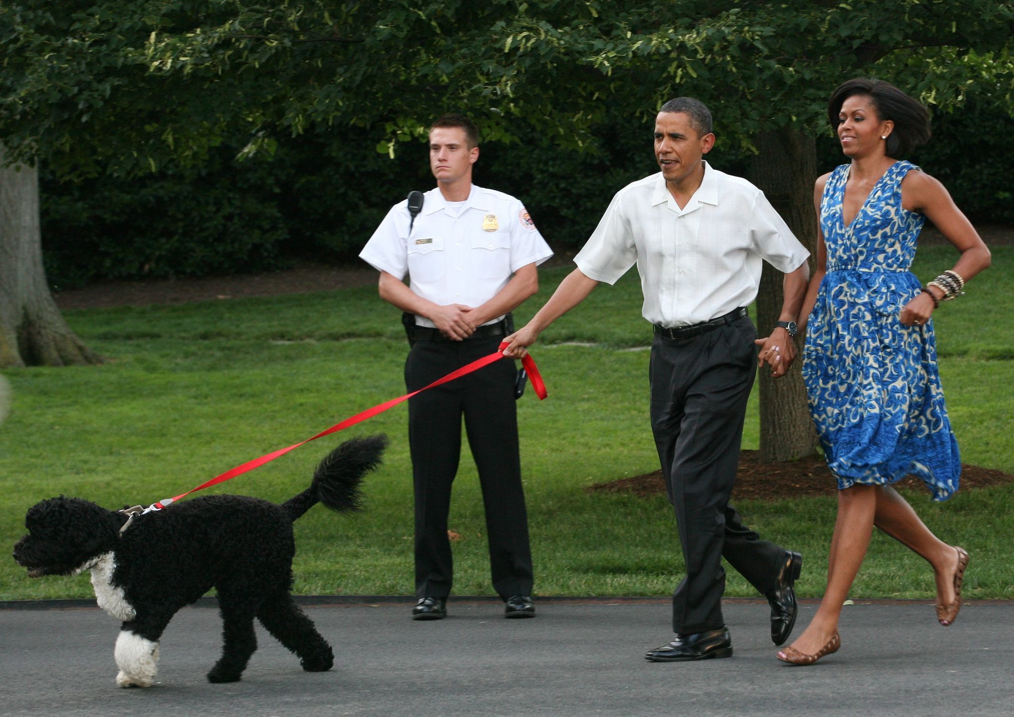 US-Präsident Obama führt Hund an der Leine