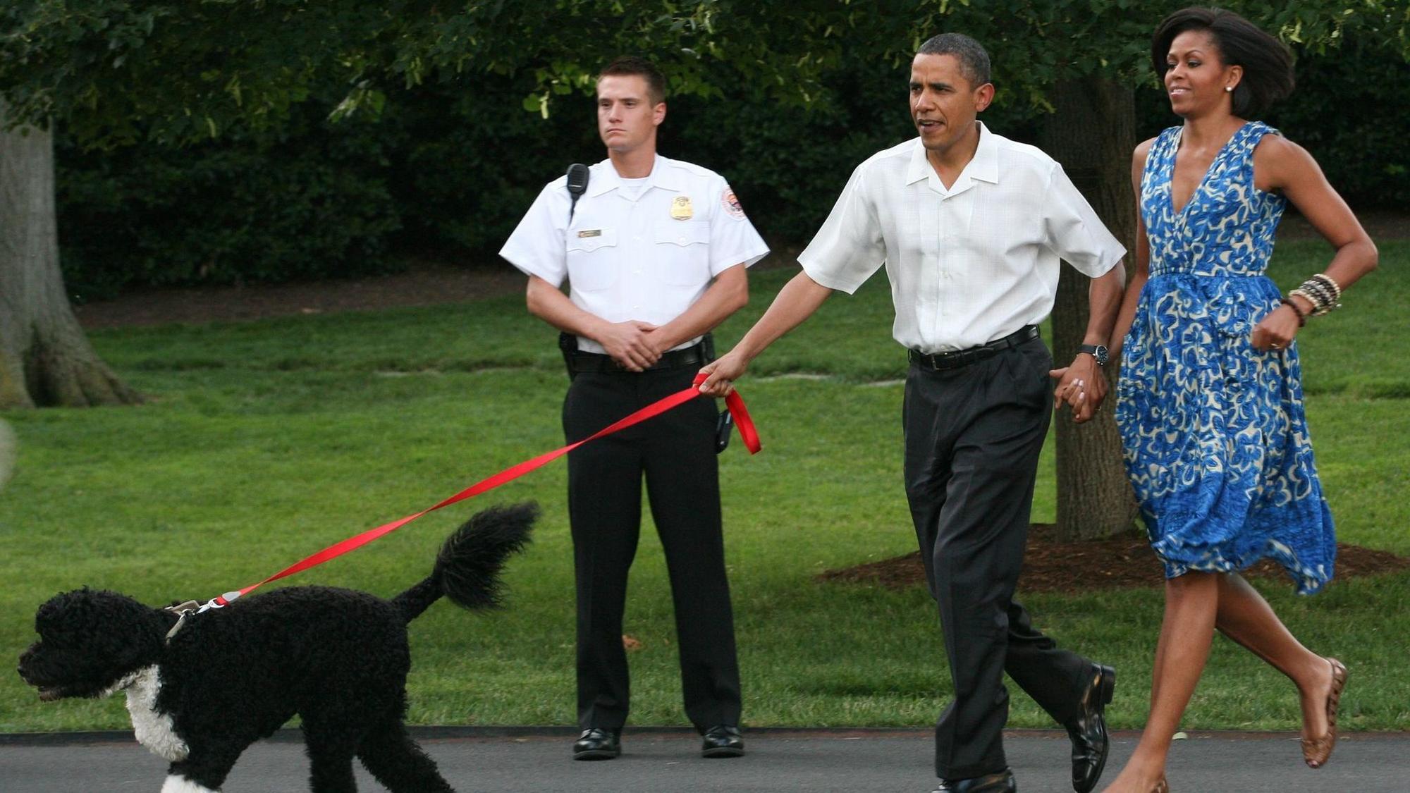 US-Präsident Obama führt Hund an der Leine