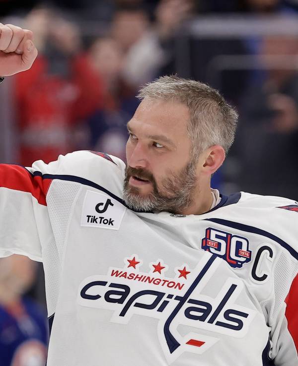 Alex Owetschkin von den Washington Capitals jubelt nach seinem 895. Karrieretor.