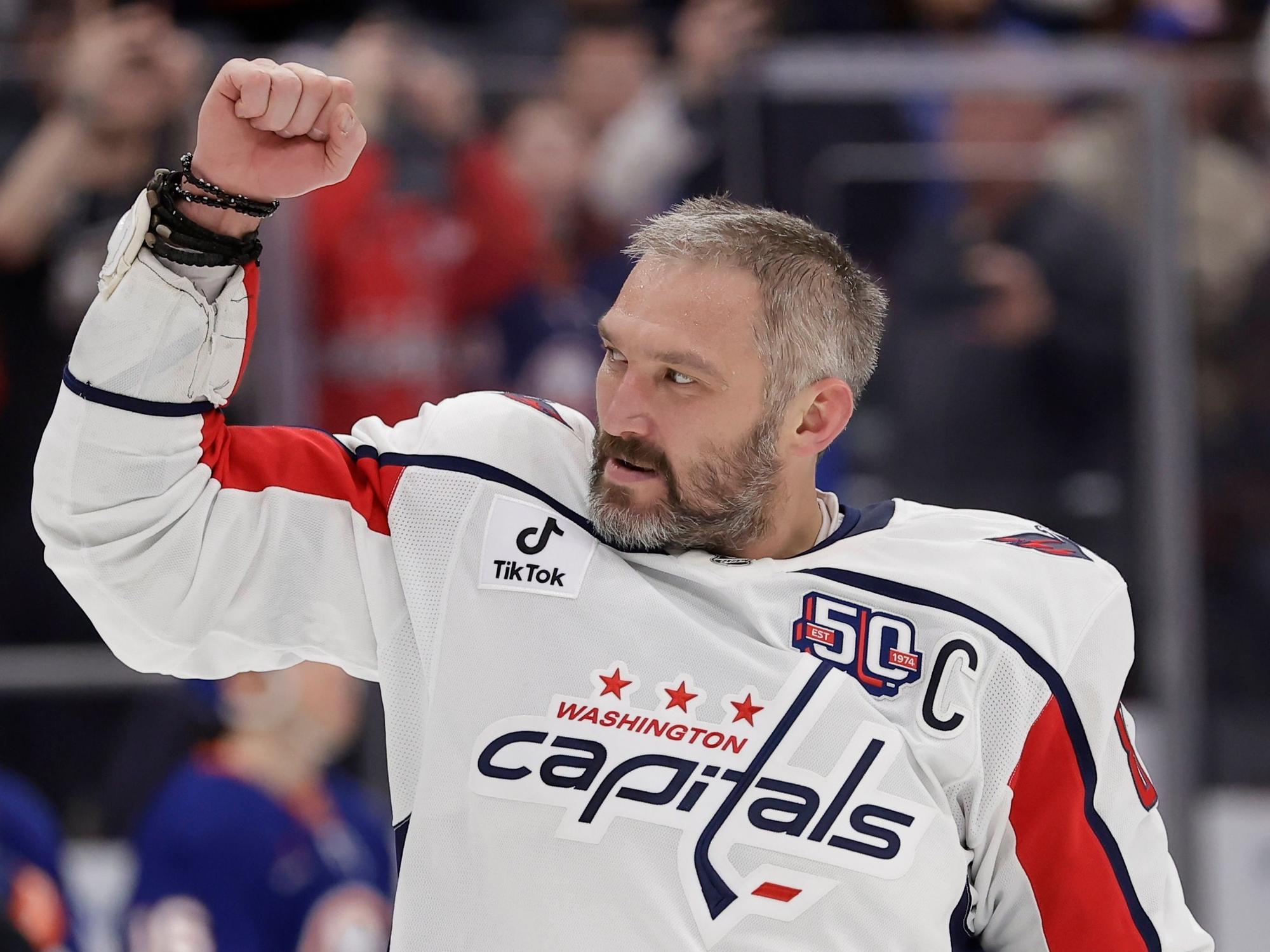 Alex Owetschkin von den Washington Capitals jubelt nach seinem 895. Karrieretor.