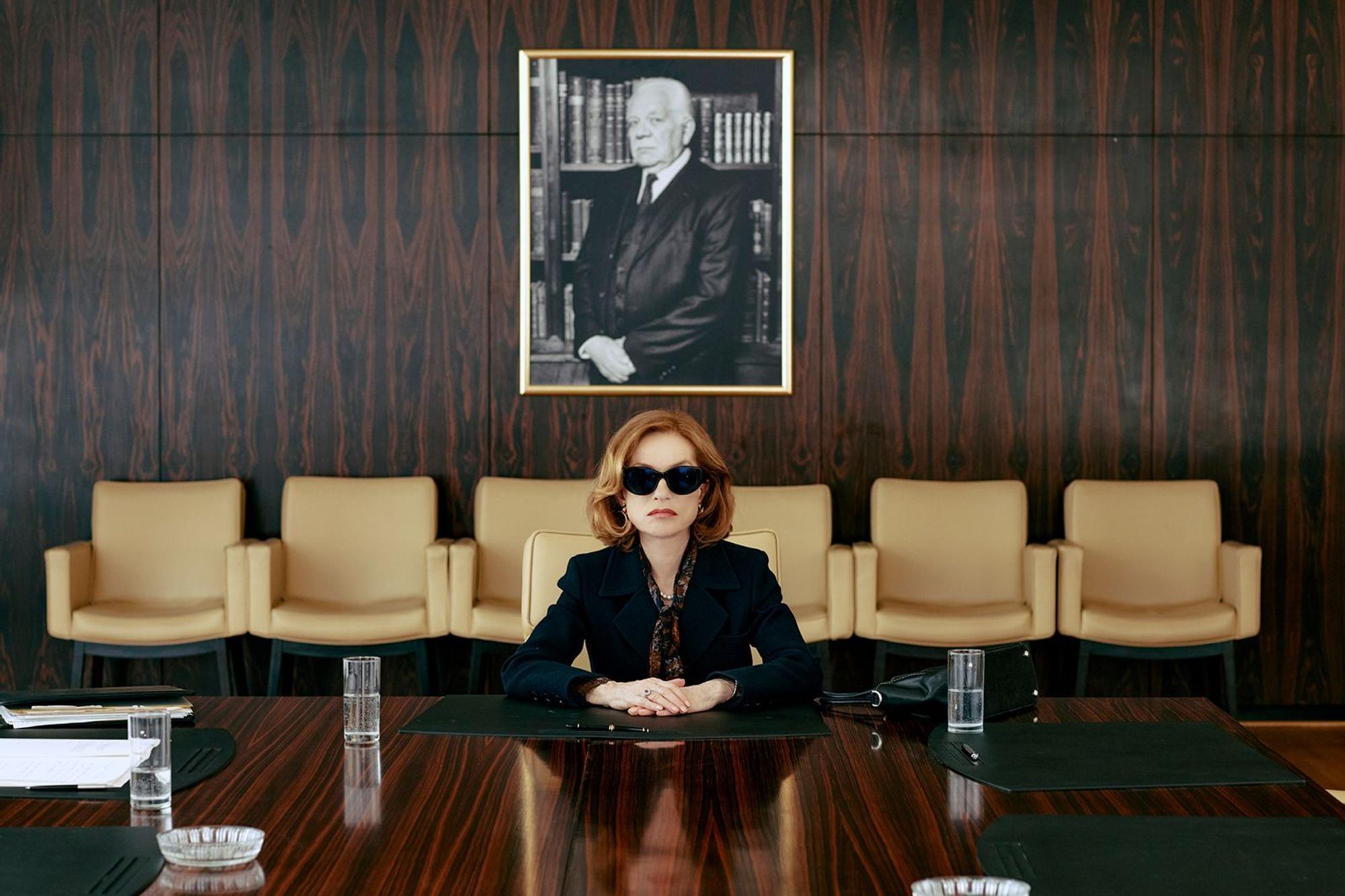 Marianne Farrère (Isabelle Huppert), Erbin eines Milliarden-Imperiums, kann sich alles leisten und nimmt sich, worauf sie Lust hat. (Bild: Plaion Pictures/Neue Visionen Filmverleih)