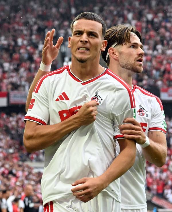Jan Thielmann und Saïd El Mala jubeln nach dem Tor.