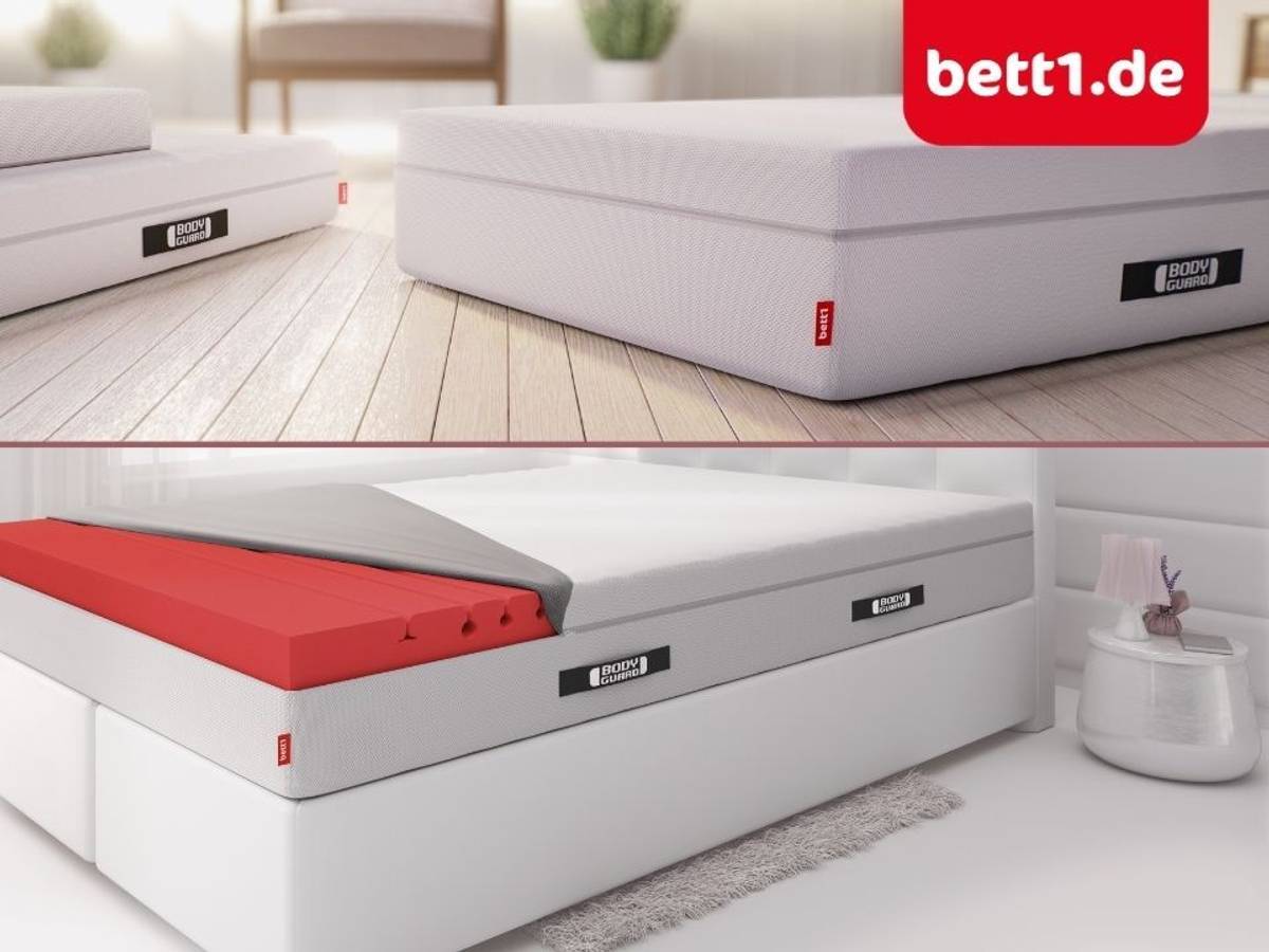 Mehrere BODYGUARD-Matratzen von bett1.de nebeneinander sowie eine Matratze auf einem Boxspringbett mit sichtbarem rotem Kaltschaum-Kern im Querschnitt, oben rechts das Logo von bett1.de