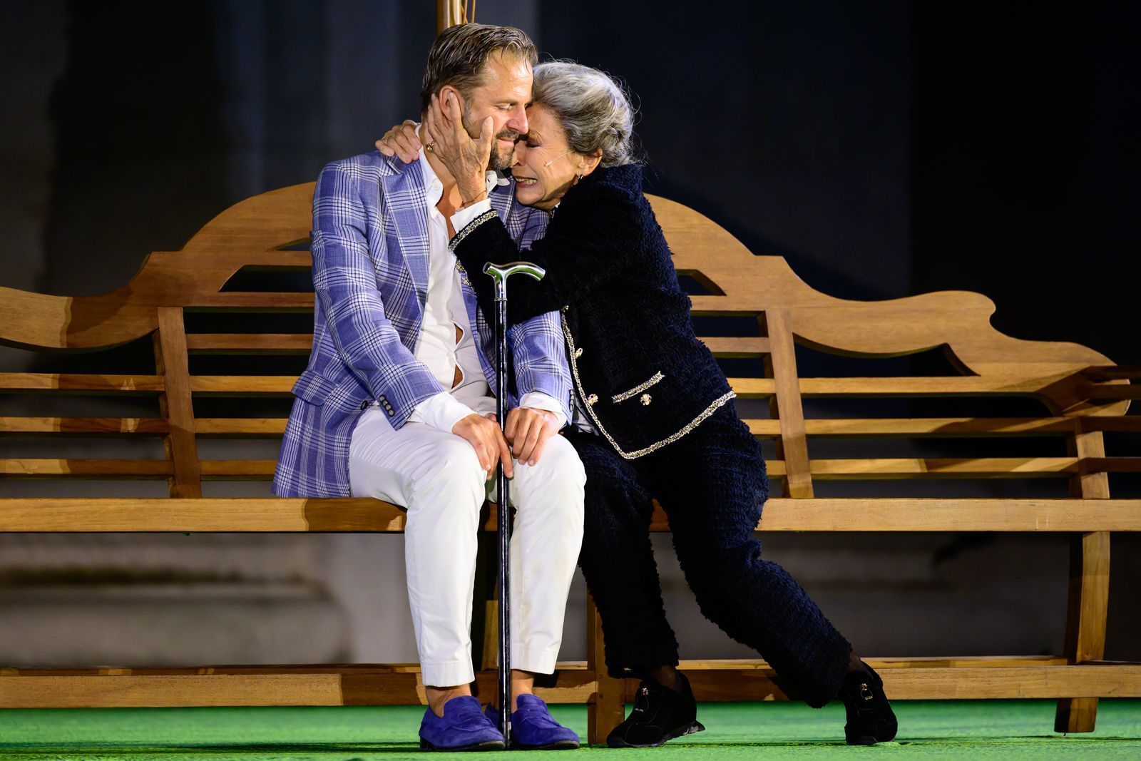 2026 spielte Daniela Ziegler (rechts) die Mutter des „Jedermann“ (Philipp Hochmair) bei den Salzburger Festspielen (Bild: Christian Bruna/Getty Images)